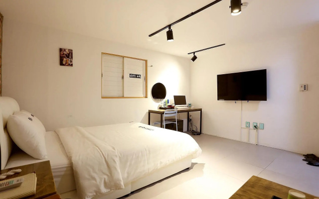 Cheonho Hotel August