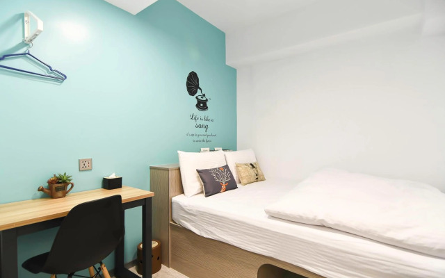 Flyinn Hostel