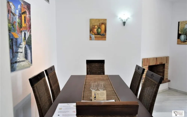 Bright 2 Bedroom First Floor F-4