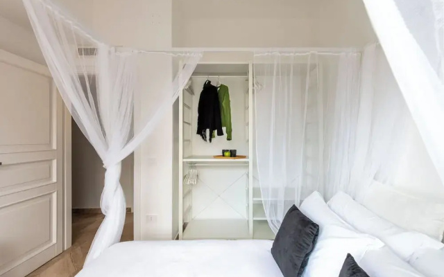Ruggero City View Apartment by Wonderful Italy
