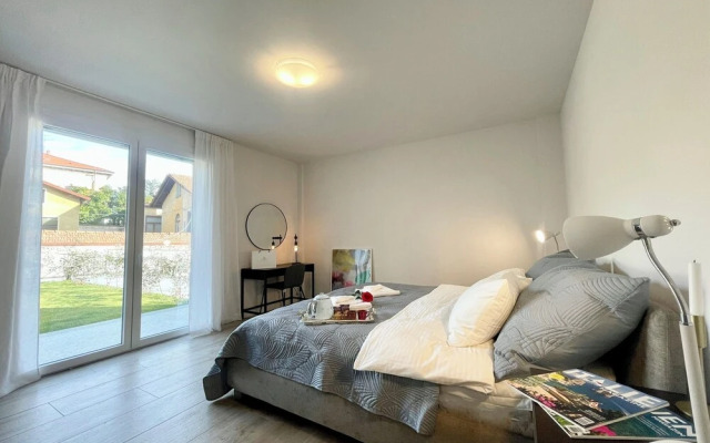 Modern House Apartment 1