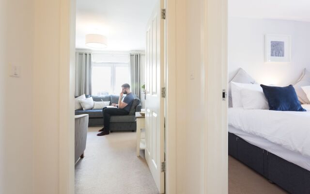 The Rectory Apartment + Free Parking