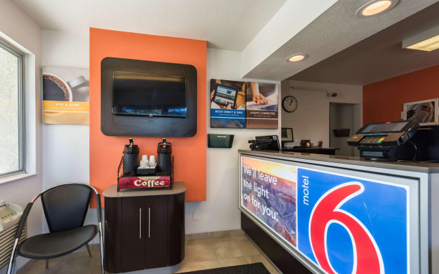 Motel 6 Reno - Virginia Plumb