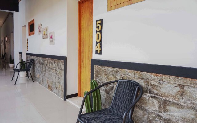 RedDoorz near Velodrome Malang 2