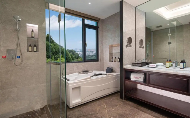 Ramada by Wyndham Xianning Xishan Mountain