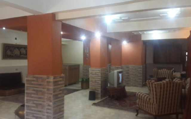 Pyramids Plateau Inn