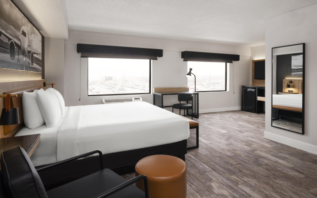 Aiden by Best Western Newark Airport