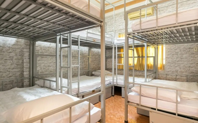 Minh Phuong-Hostel by OYO Rooms