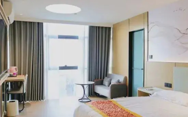 Huigui Hotel (Shanghai Bao'an Highway Subway Station)