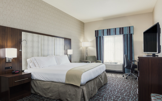 Holiday Inn Express & Suites Eureka by IHG