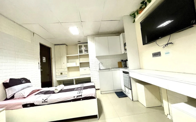 Super OYO 910 Sabaidee Suites