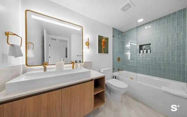 Skyline Chic Downtown Studio Getaway