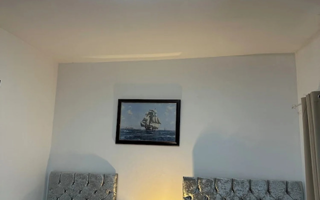 Tower Bridge Roomzzzz BnB
