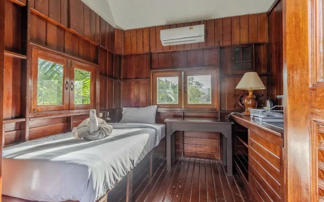 4Br Massive Property Huge Pool V244