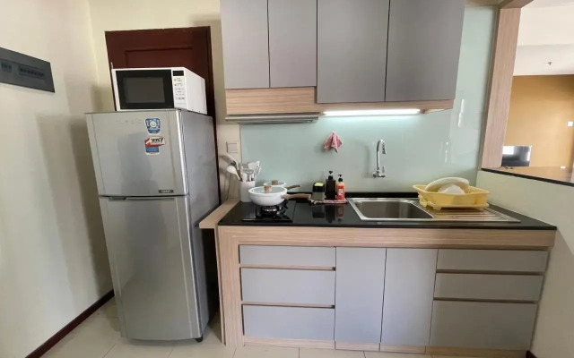Cozy 2BR Apt Right Next to Central Park Mall