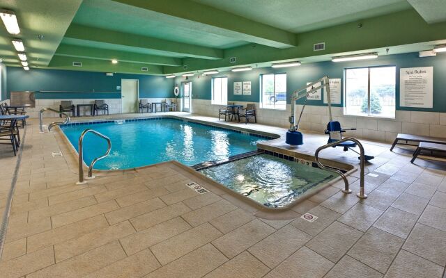 Holiday Inn Express & Suites Manhattan by IHG