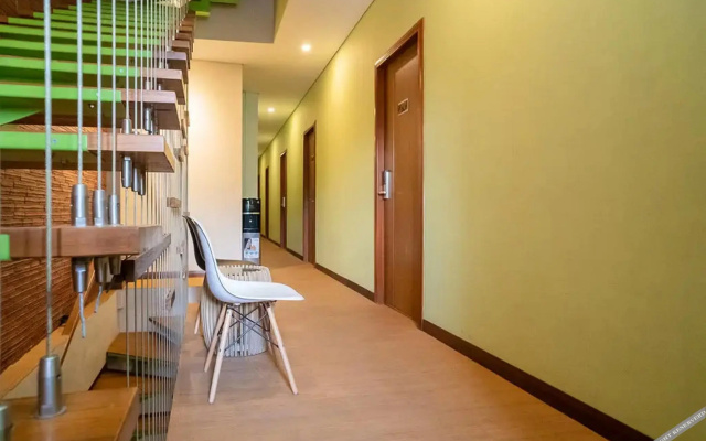Inep Kayu Jebres by Reddoorz