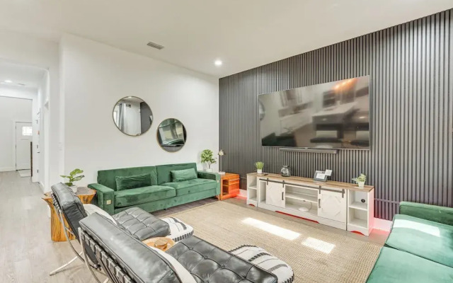 3 Mi to Usf: Dog-friendly Home w/ Large Yard