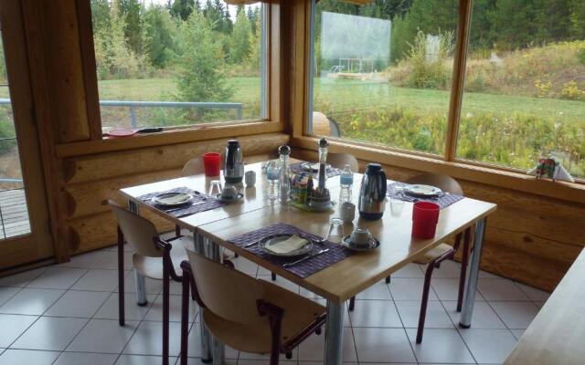 Little Black Bear Lodge/B&B