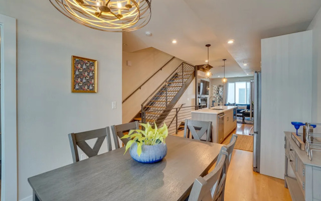 Rooftop Deck & Mtn Views: Luxe Denver Home