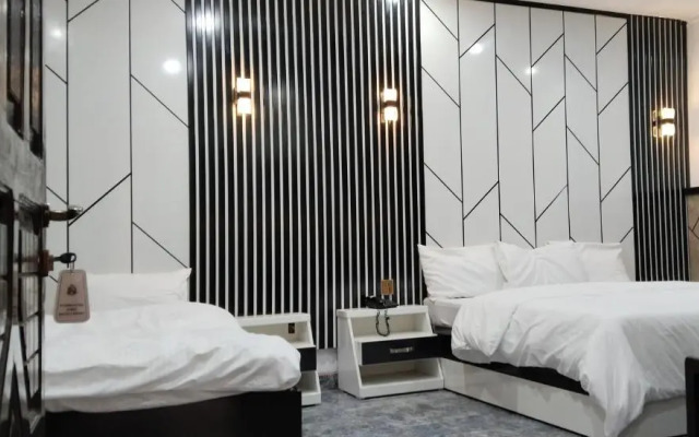 Parkway Hotel