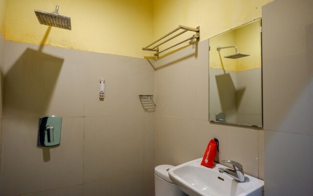 Atomy Hotel by RedDoorz