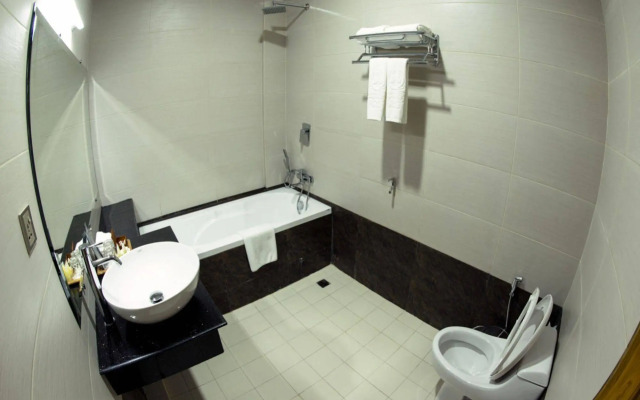 Yadanarpon Dynasty Hotel