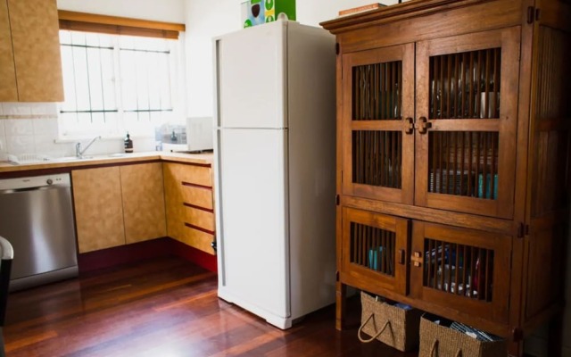 Cottesloe Beach Villa With Large Courtyard Sleeps 4