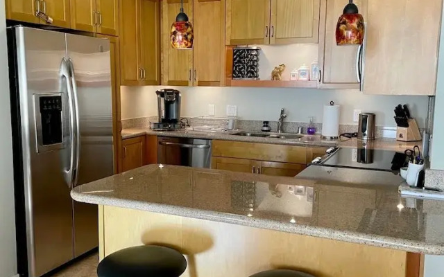 Lanikea Ocean View Apartment 2 Bedroom Condo by RedAwning