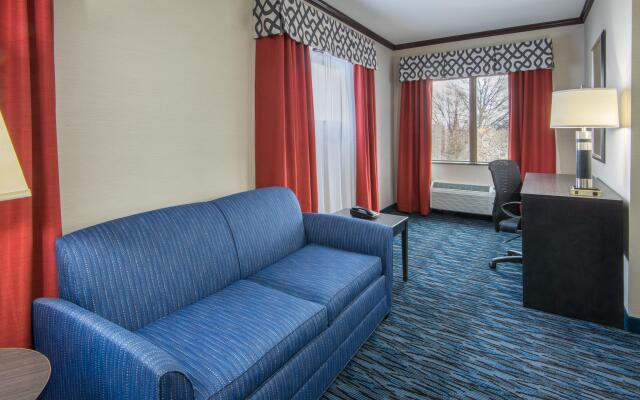 Holiday Inn Express Cleveland Airport - Brookpark, an IHG Hotel