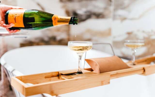 Twisted Lemon Restaurant & Boutique Inn