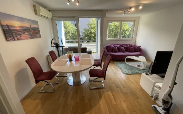 Large Modern 75m2 Flat and Free Parking