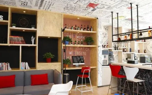 Ibis Hotel (Harbin West Railway Station Wanda Plaza)