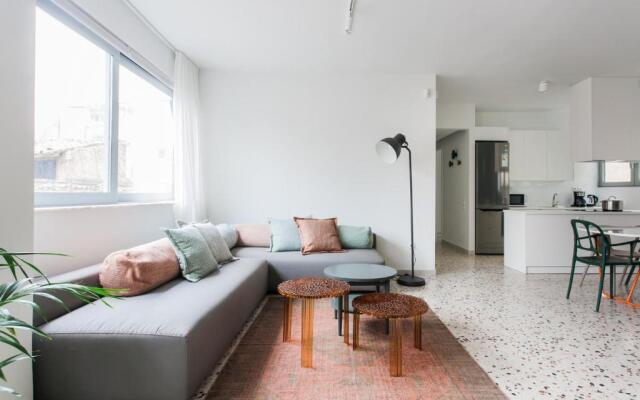 Stylish & perfectly located apartment, (Ermou st)