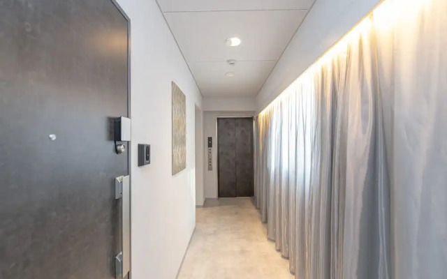 CREST TENMA - Self Check-In Only