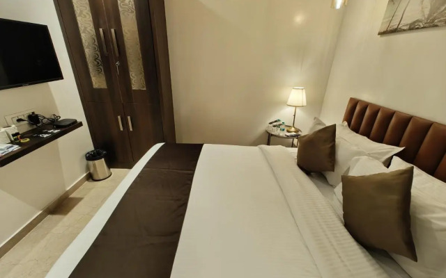 The Majlis Hotel - Near Taj Hotel Colaba