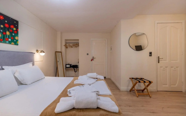 Plaka Arch Suites