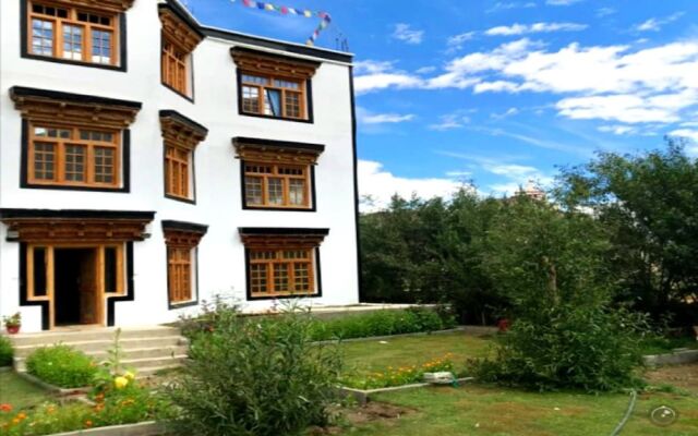 Omasila Hotel