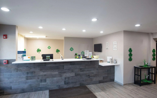 Quality Inn & Suites Hammond Near I-8090