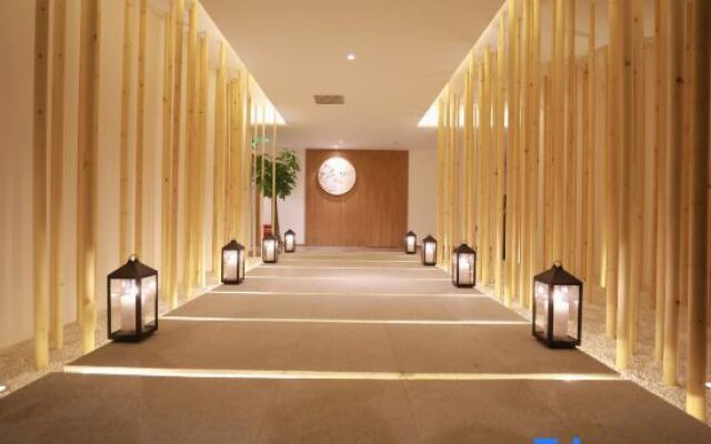 Xinyang Nanwan Lake Camellia Hotel