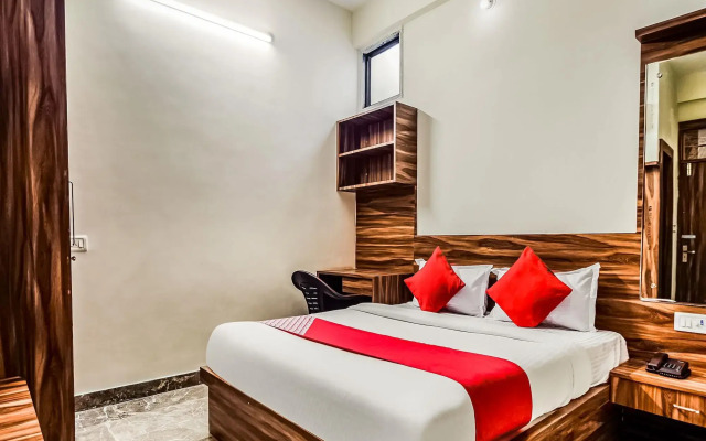 Eleven 43 Suites by OYO Rooms