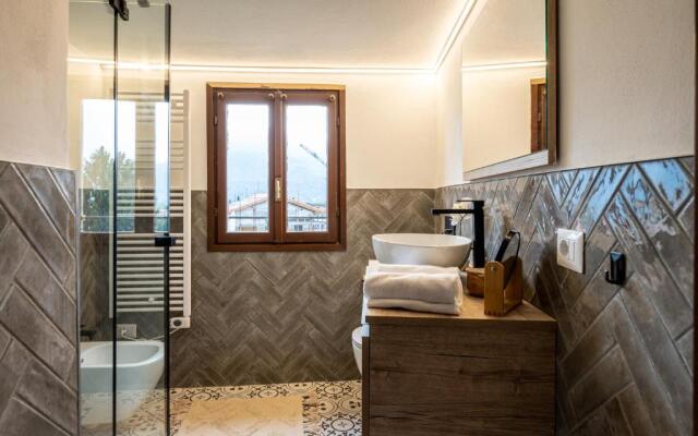 Modern apartment in Gravedona - Larihome A14