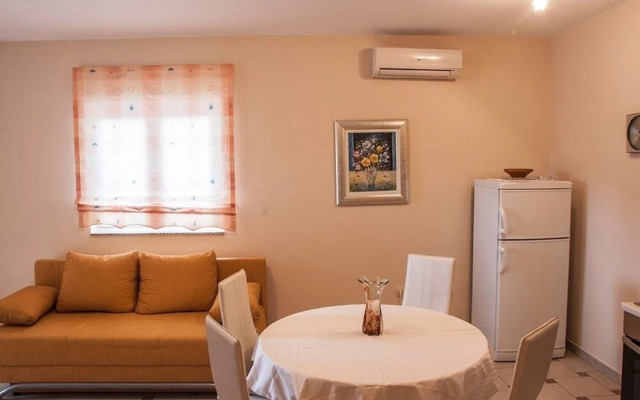 Karolinas - Parking - A1-yellow