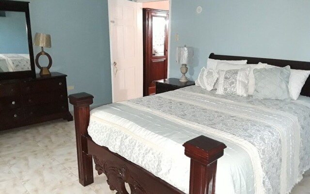 Dela de-Rose Guest House negril Jamaica