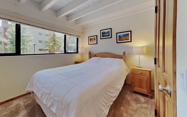 Family Friendly Spacious Mountain 4 Bedroom Condo - Closest to Canyon Lodge! by RedAwning