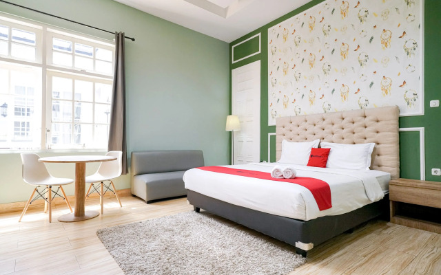 RedDoorz Premium near RS Pondok Indah