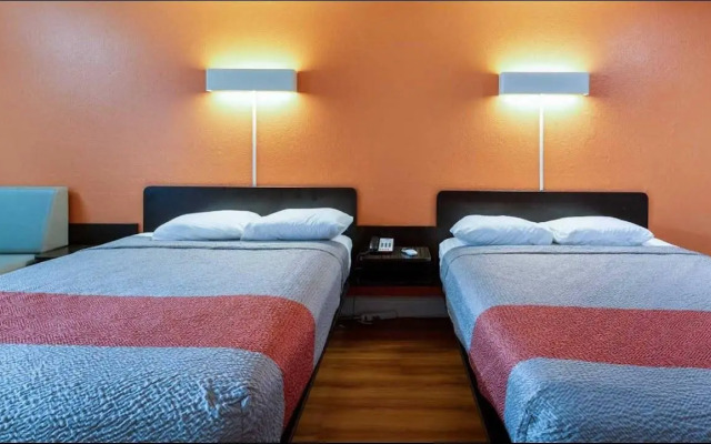 Motel 6 Houston, TX - East