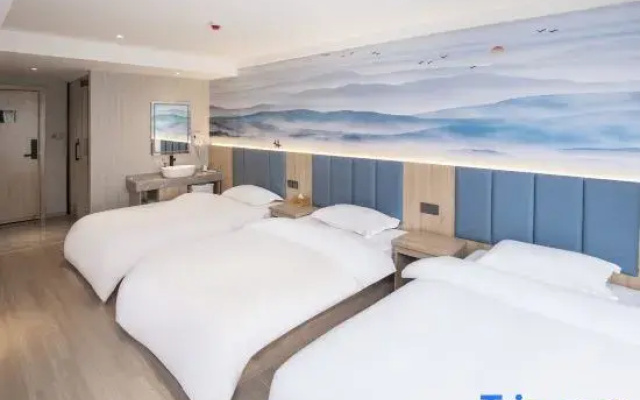Qingmu Hotel (Nanjing Changfu Street Subway Station Bayi Hospital)