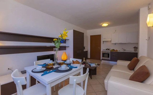 Fontana Del Lago Apt. 13