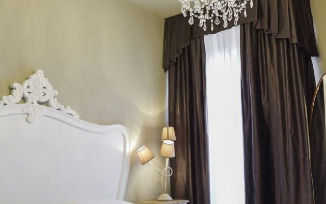 San Marco Luxury Canal View Apartments